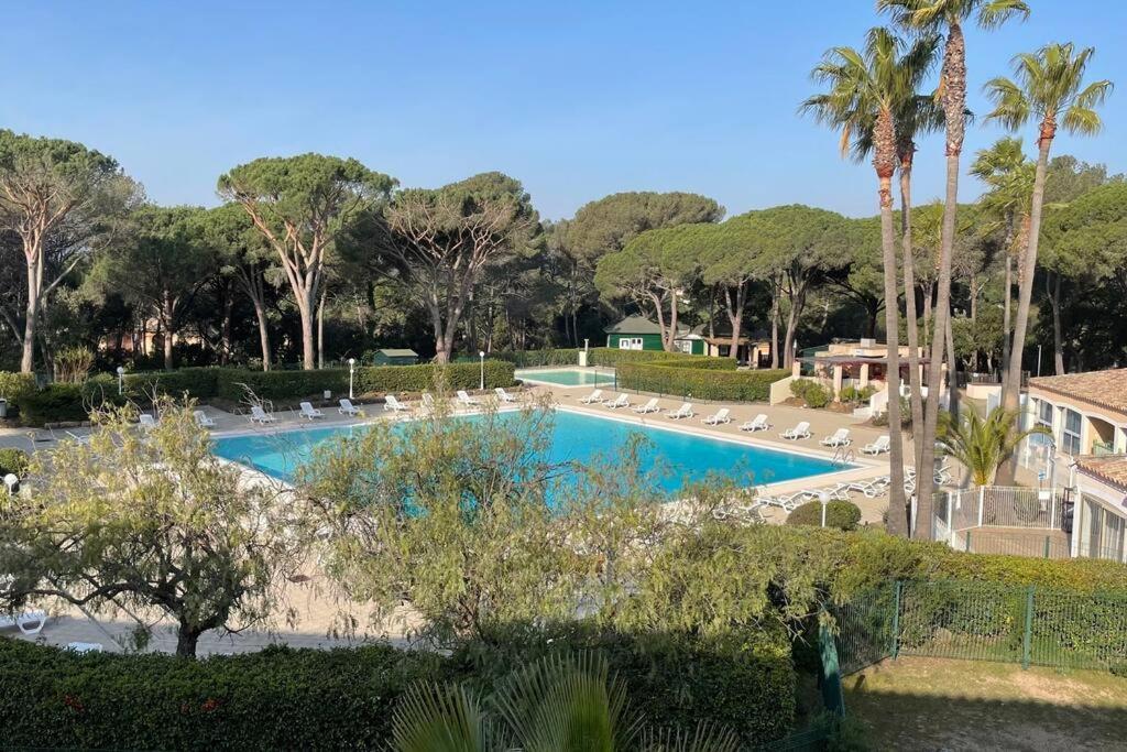Bel Appartement Vue Sur Piscine 1 Chambre Fermee Et 1 Espace Cabine Saint-Raphaël Εξωτερικό φωτογραφία